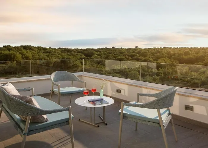 Konukevi Noble 2 By 4*